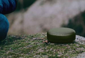 BEOPLAY-A1-Bluetooth-Speaker-2-LumberJac
