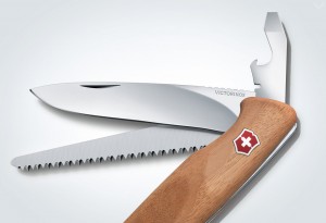 Victorinox-RangerWood-55-Swiss-Army-Knife1-LumberJac